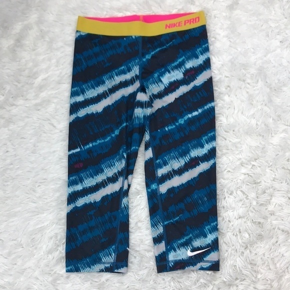 Nike Pro Capri Leggings - Picture 1 of 7